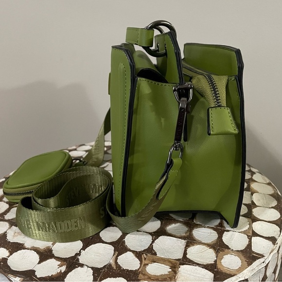 Steve Madden Bevelyn Satchel Handbag Crossbody Tote Green with AirPod Case - Picture 2 of 10